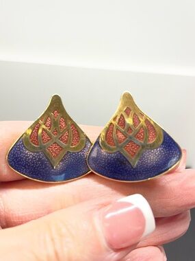 Vintage Cloisonné Purple Red Enamel w Gold Tone Shield Design Clip On Earrings